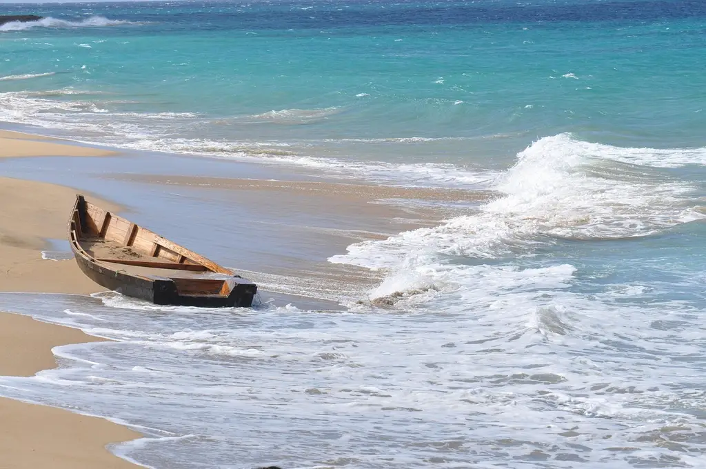 boat, nature, wreck, wooden boat, beach, sea, waves, sand, rich puerto