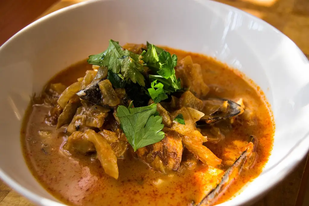 food, seafood, cuisine, dinner, nature, gourmet, fresh, prawn, plate, meal, dish, sauce, shellfish, cooked, cooking, restaurant, culinary, fish, mediterranean, delicious, luxury, recipe, freshness, shrimp, traditional, bouillabaisse, brown cooking, brown fish, brown restaurant, brown dinner, brown fishing