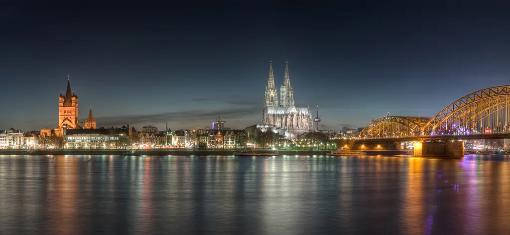 Cologne - panoramic image of the old town at dusk (cropped1)