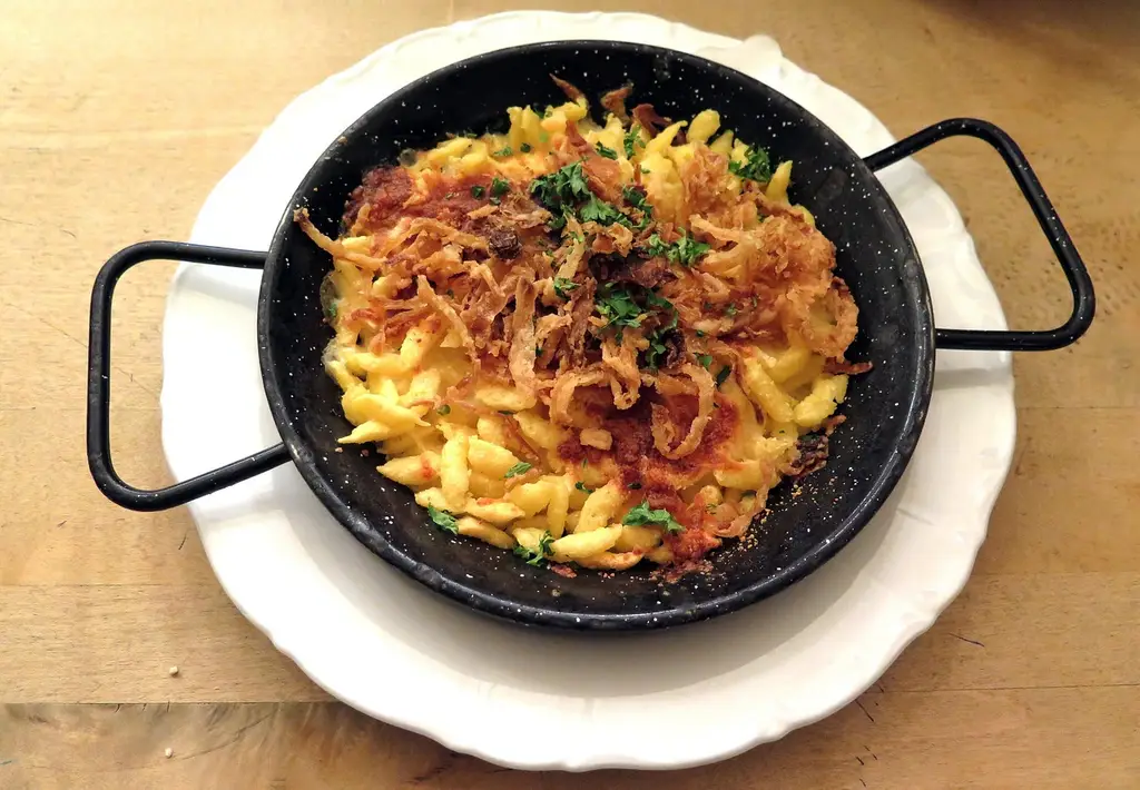 cheese noodles, swabian, allgäu kässspatzen, spaetzle, cheese, noodles, tasty, main dish, hearty, stir-fry, kässpätzle, pan, meal, food, onion, fried onion, spaetzle, spaetzle, spaetzle, spaetzle, spaetzle, noodles, noodles, kässpätzle, kässpätzle, kässpätzle, pan, food