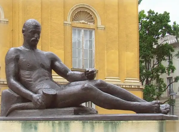 Medgyessy Ferenc sculptor Sculpture of ethnography before Déri Museum in Debrecen