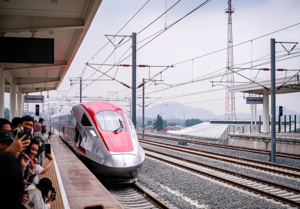 A sleek high-speed train arriving at Padalarang Station, offering modern transportation in Indonesia.