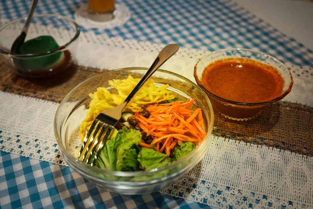 Delicious Indonesian Gado-Gado salad with fresh vegetables and traditional peanut sauce.