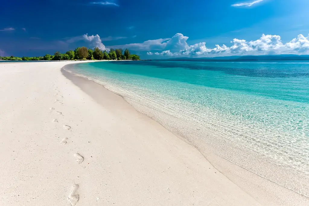 beach, sea, footprints, sand, sandy beach, seashore, shore, coast, nature, coastline, shoreline, tropical island, landscape, tropical, white sand beach, travel, indonesia