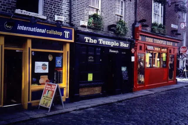 Dublin - Temple Bar Street - Callshop and Temple Bar - geograph.org.uk - 1614454