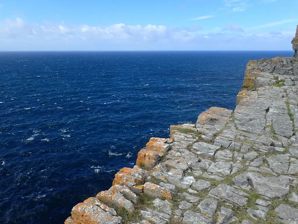 Cliffs inside the fort of Dun Aonghasa on the Aran Islands - geograph.org.uk - 7861904