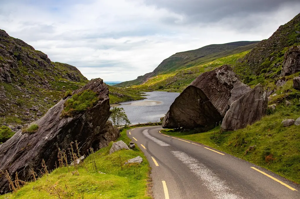 lake, rocks, road, mountains, nature, national park, gap of dunloe, ireland, killarney