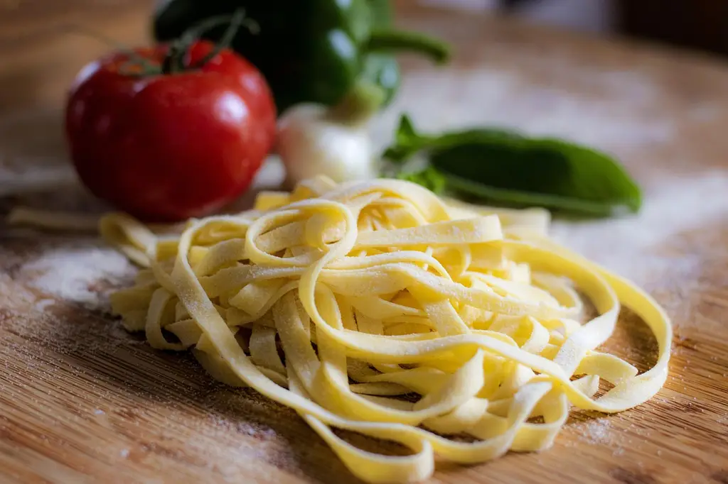 fresh pasta, noodles, fresh, pasta, carbohydrates, uncooked, raw, gastronomy, italy, flour, preparation, food preparation, noodles, pasta, pasta, pasta, pasta, pasta, italy