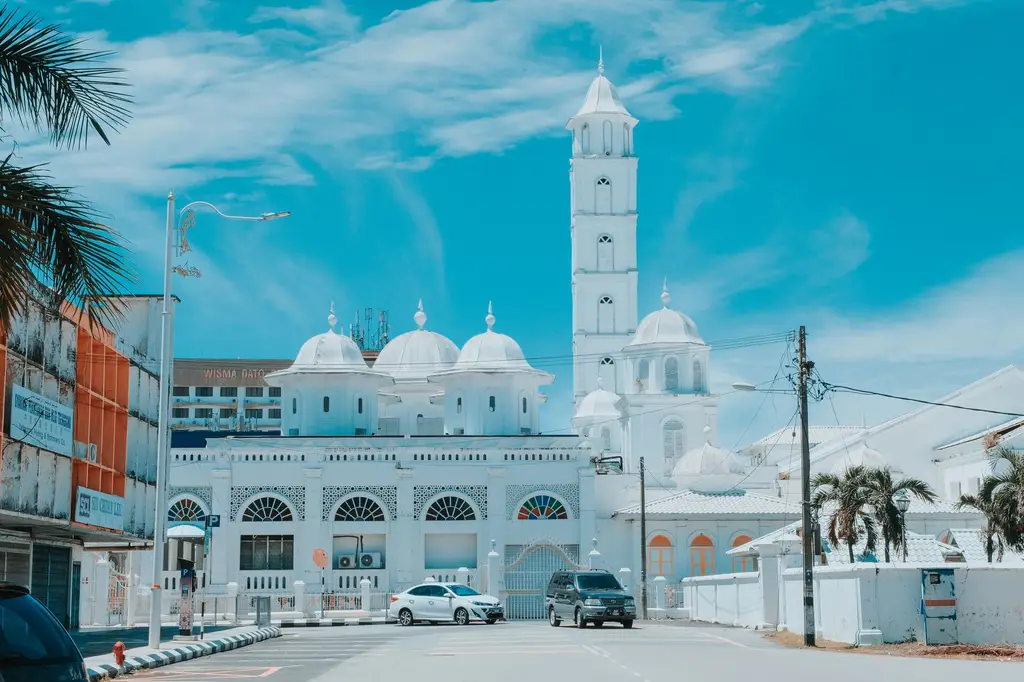 Captivating view of Masjid Abidin Mosque, featuring stunning architecture under a clear blue sky in Kuala Terengganu, Malaysia.
