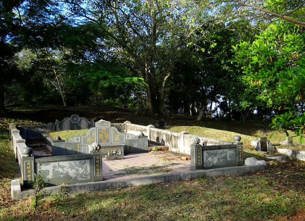 Chinese Grave on Bukit Cina