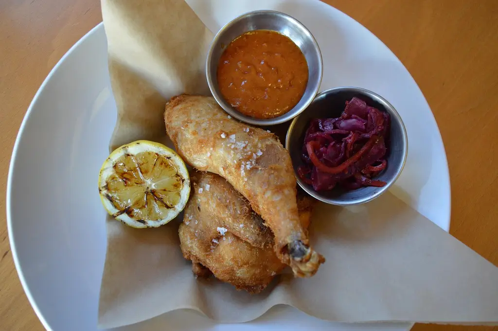 fried chicken, peanut, peanut sauce, restaurant, gourmet, brown chicken