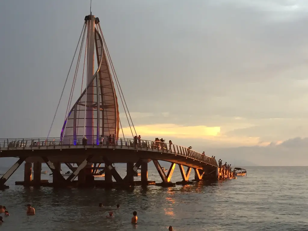 Muelle de la Playa de los Muertos al atardecer, Puerto Vallarta