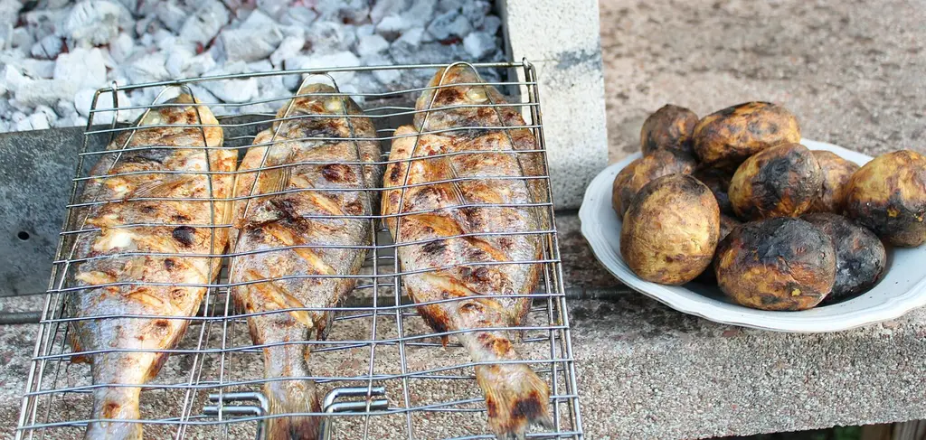 bbq, barbecue, grilled fish, nature, fish, grilled potatoes, see bream, tasty, delicious, nutrition, food, grill, healthy