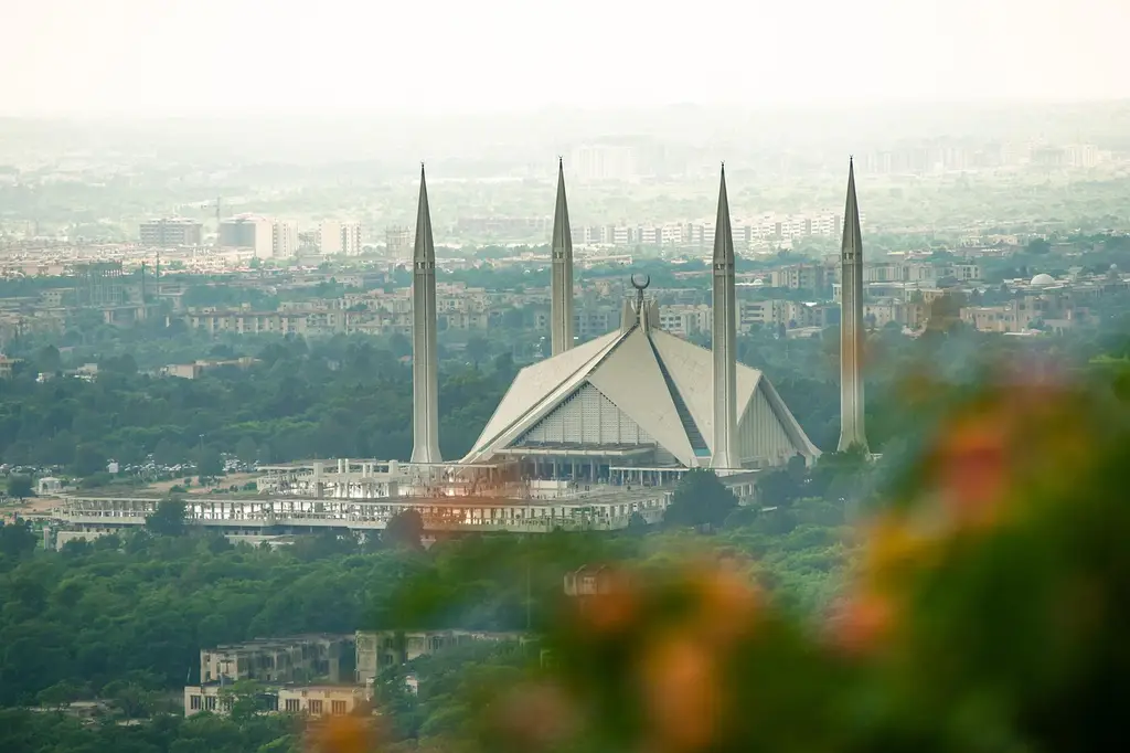 faisal mosque, culture, islam, architecture, mosque, islamabad, nature, pakistan, religious, floor, islamic, masjid, white, faith, place, landmark, shiny, modern, sky, bird-eye, city, design, high, building