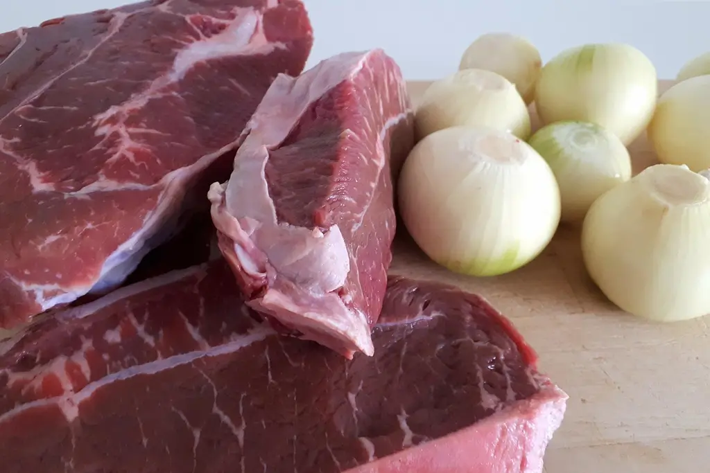 beef, stew meat, food, meal, cook, flesh, raw meat, kitchen, calf meat, onions
