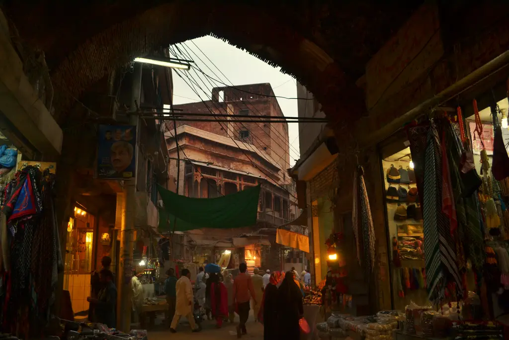 Stroll through Walled City of Lahore