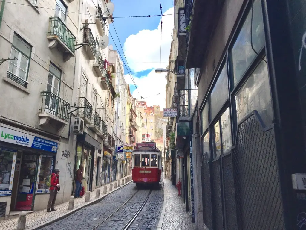 Lisbon in a day - Tram 28 Alfama (39271341600)
