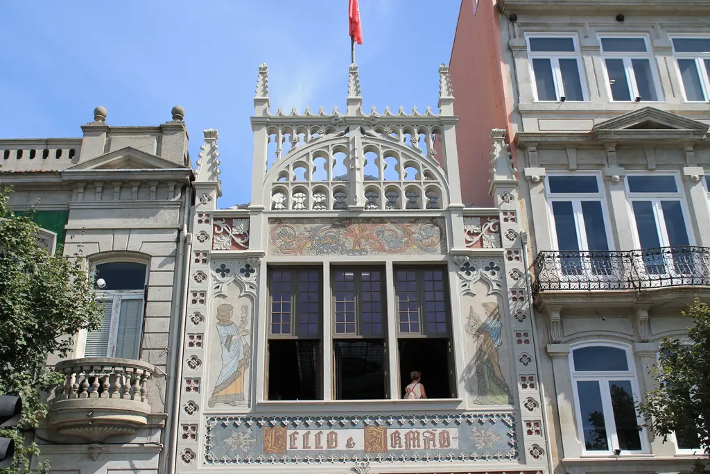 Exterior view of Livraria Lello 01