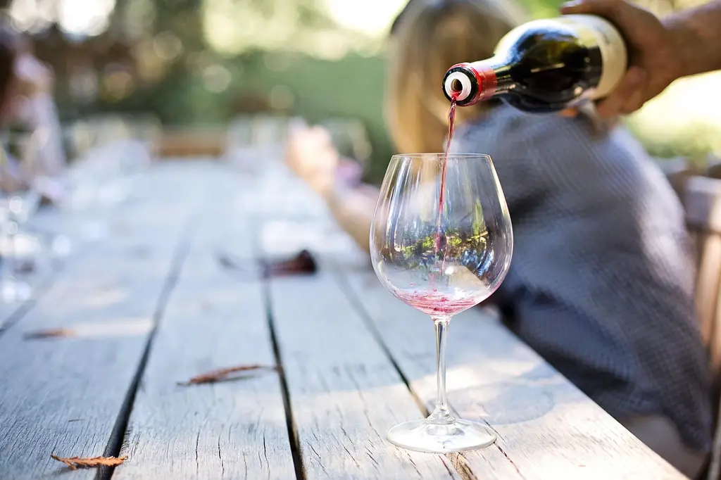 wine, 4k wallpaper 1920x1080, glass, mac wallpaper, drink, hd wallpaper, laptop wallpaper, tasting, hand, pouring, wallpaper 4k, desktop backgrounds, wallpaper hd, dinner, wine tour, 4k wallpaper, free wallpaper, wine tasting, full hd wallpaper, free background, wineglass, party, celebration, windows wallpaper, beautiful wallpaper, cool backgrounds, wallpaper