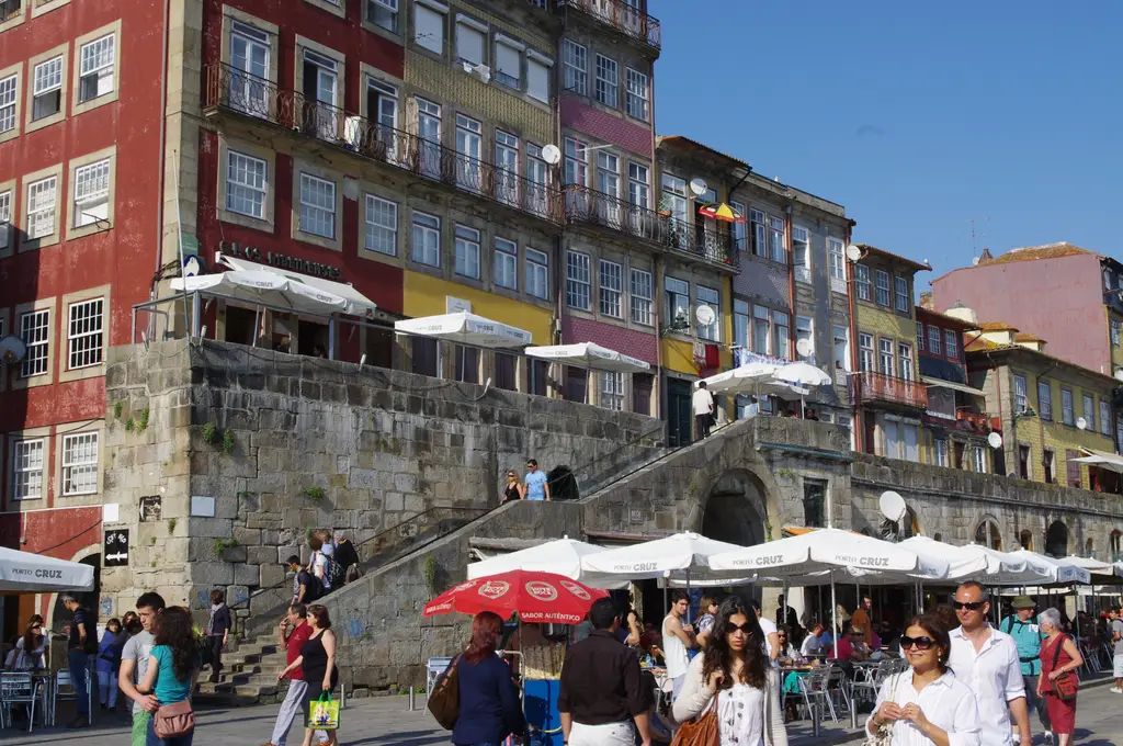 Waterfront buildings, Ribeira, Porto - Apr 2011