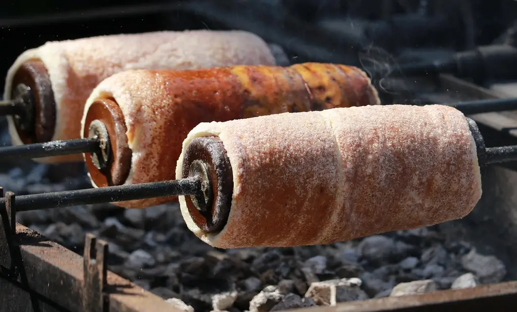 trdelník, pastry, food, czech, cinnamon sugar pastry, grill, grilling, dish, sweet, traditional, trdelník, trdelník, trdelník, trdelník, trdelník