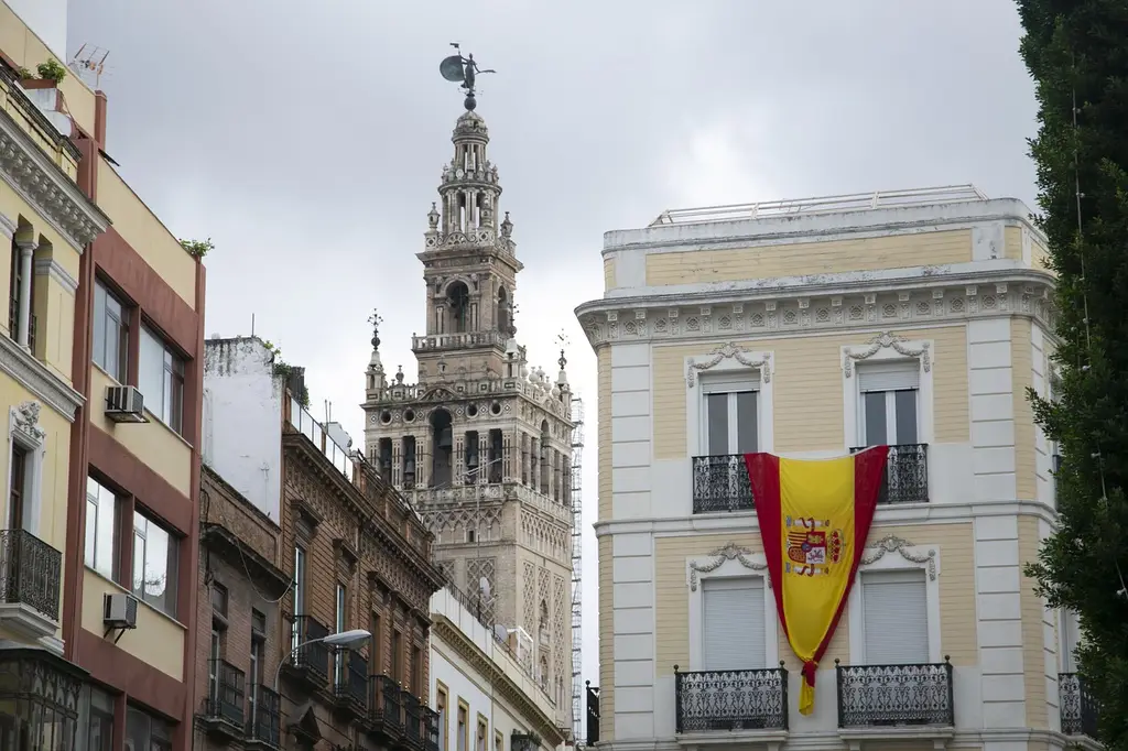 seville, spain, tourist, architecture, giralda, flag, seville, giralda, giralda, giralda, giralda, giralda