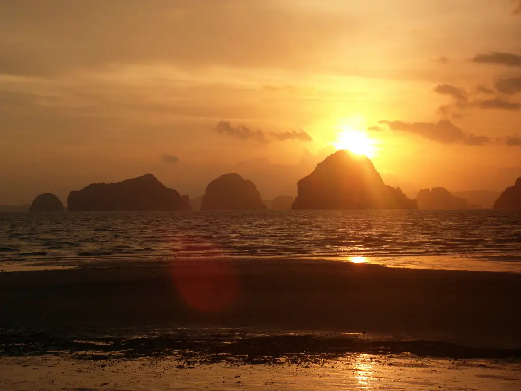 Sunset at Klong Mung Beach Aonang, Krabi, Thailand - panoramio