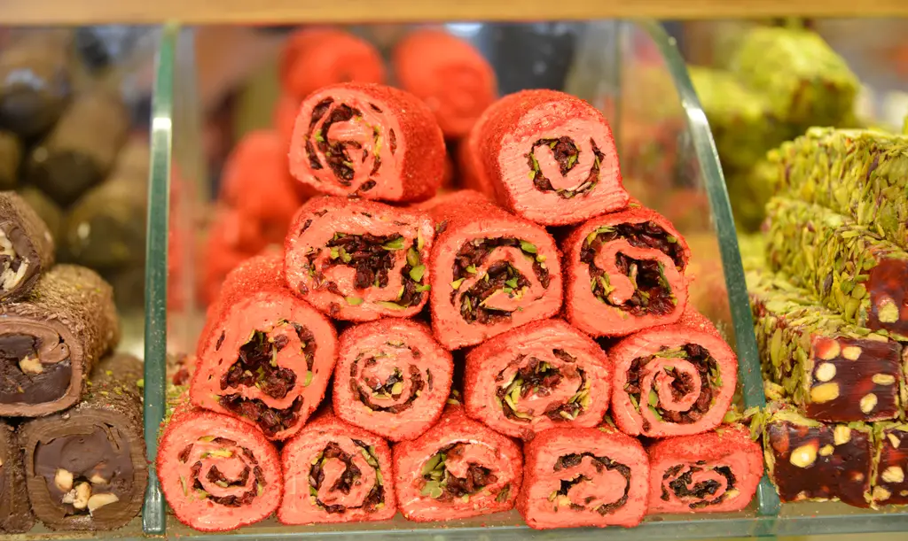 Sweets on Spice Bazaar in Istanbul 02