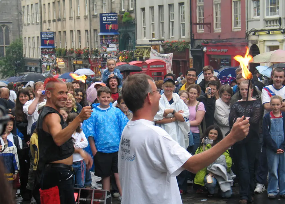 Edinburgh fringe royal mile street performance