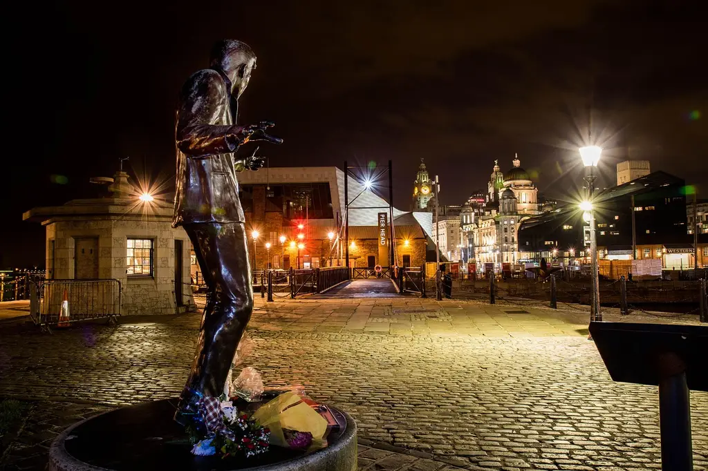 liverpool, royal albert dock, billy fury statue, nighttime, low light, city, architecture, light, urban, building, evening, nigh, uk, tourism, liverpool, liverpool, liverpool, liverpool, liverpool, nigh