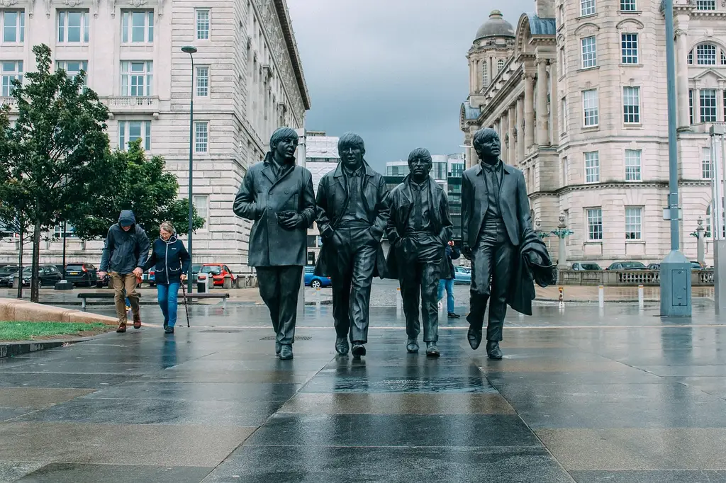 beatle, liverpool, nature, raining, the beatles, song, statue, the story of the beatles, john, guitar, lennon, england, picture, money channels, silver, sky, light blue, vision, people