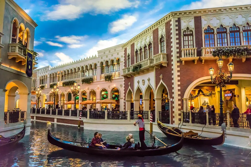 venetian, las vegas, gondola, canal, architecture, building, hotel, nature, casino, structure, travel, vacation, luxurious, fancy, romantic, water, artificial, tourism, brown water, brown travel, brown building, brown casino, brown hotel