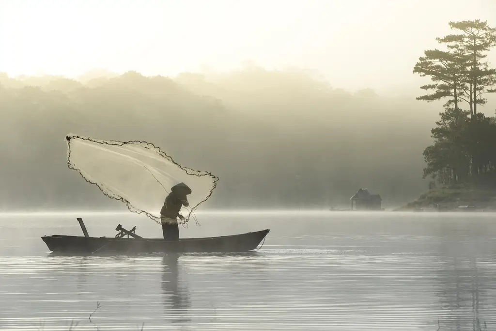 fisherman, fishing, lake, tuyen lam, da lat, vietnam, boat, water, sunset, landscape, sunrise, clouds, fog, foggy, nature, morning