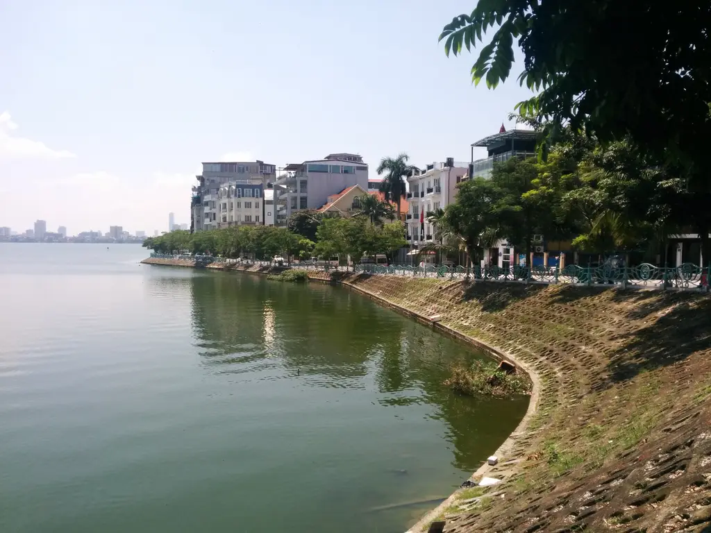 Around West Lake (Ho Tay) 02