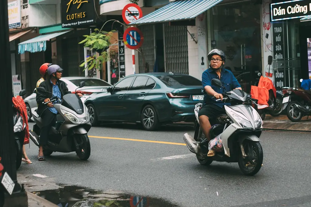 street, city life, vietnam, nha trang, traffic