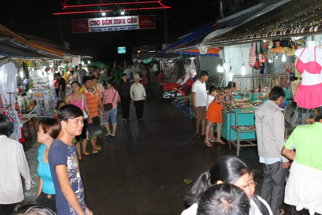 Dinh Cau Night Market - panoramio