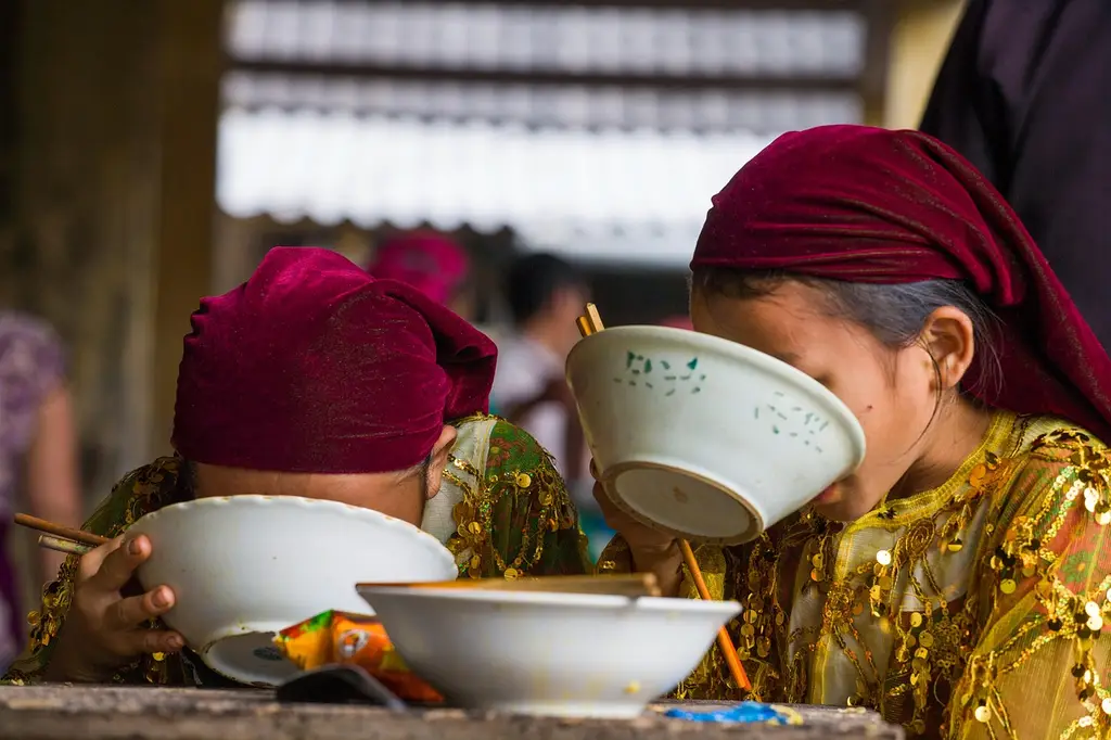 children, vietnam, eating, ha giang, hmong