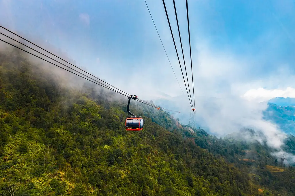 sapa, vietnam, travel, nature, cable car, fanxipan, cable cars, fanxipan, travel sapa, cloud, sky, haze, dew, blue sky