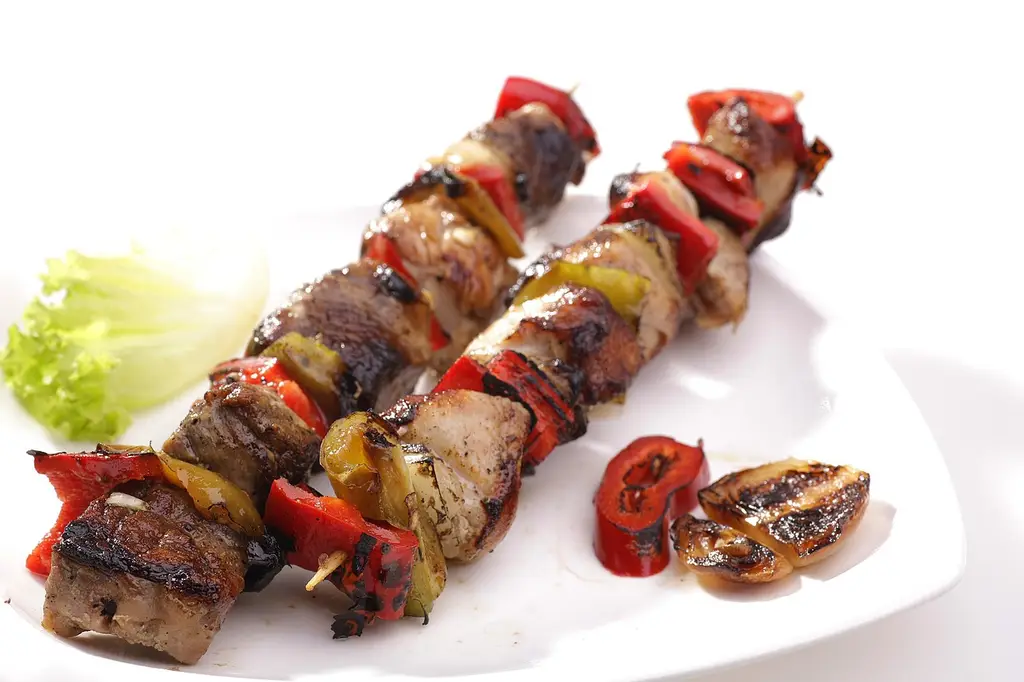 pork skewers, vegetables grilled, pork grilled, dish, food